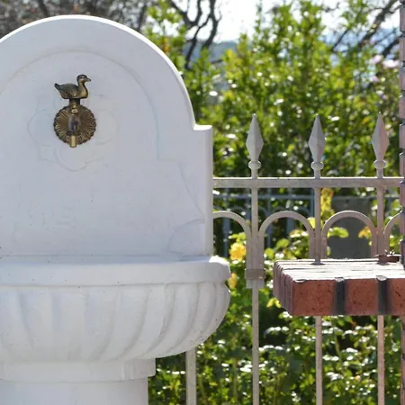 House Dd With Heated Pool 펜션 *