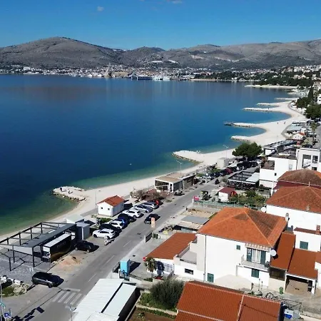 Nyaraló House Dd With Heated Pool Trogir