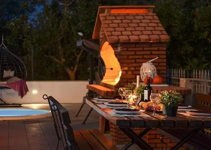 House Dd With Heated Pool