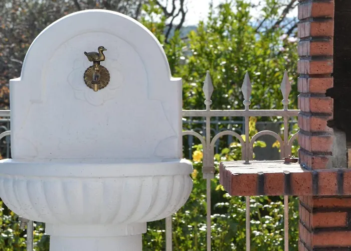 House Dd With Heated Pool 펜션 *