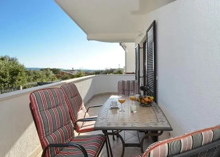 House Dd With Heated Pool 펜션