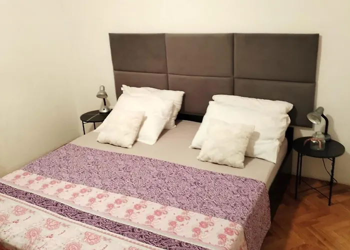 House Dd With Heated Pool 펜션