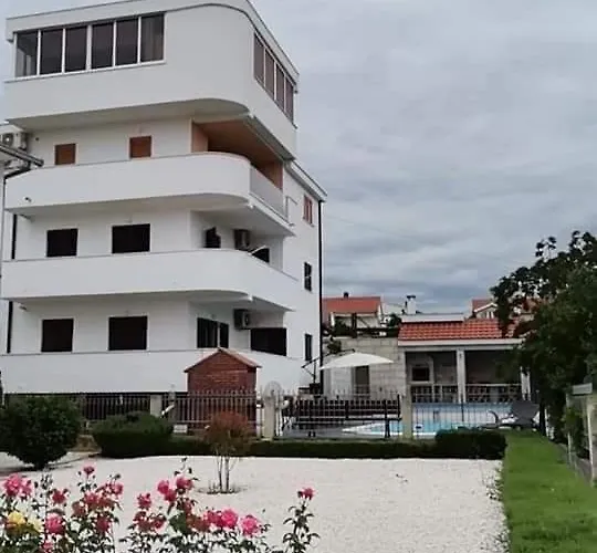 Nyaraló House Dd With Heated Pool Trogir