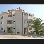 Vikendica House Dd With Heated Pool