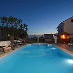House Dd With Heated Pool