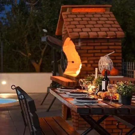 Holiday home House Dd With Heated Pool
