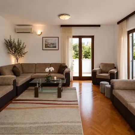 Holiday home House Dd With Heated Pool