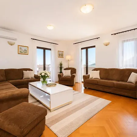 House Dd With Heated Pool Holiday home *