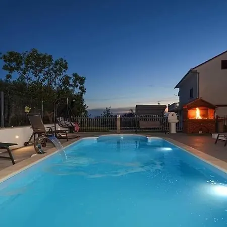 House Dd With Heated Pool Holiday home Trogir