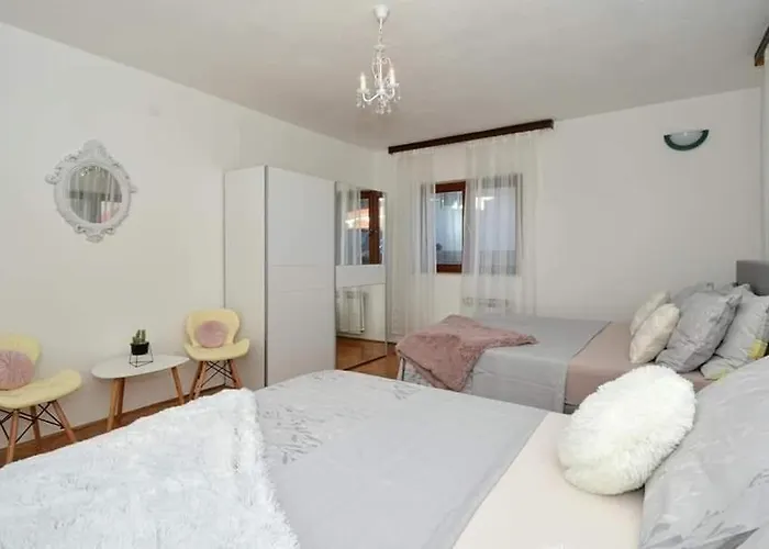 House Dd With Heated Pool